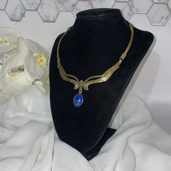 Elegant Hecho A Mano Gold Necklace with beautiful dark Blue Lapis Pendant - Picture 5 of 13